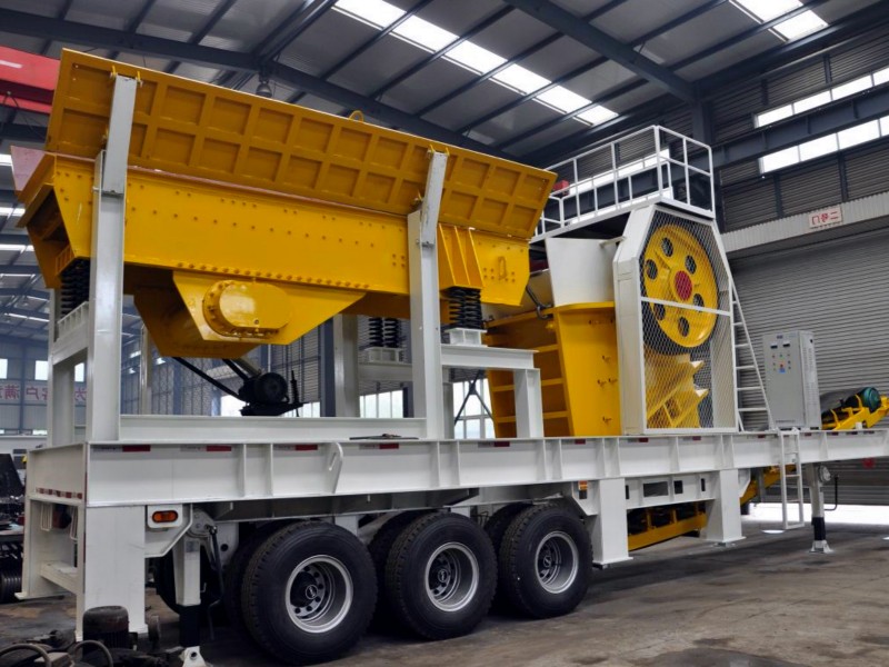 【行業(yè)洞察】移動碎石加工設(shè)備破碎青石效果評測：300t/h產(chǎn)能實現(xiàn)可能性分析！